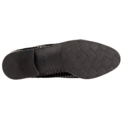 Trotters Liz III Slip-On Black/Black Patent (Women's) -Dansko Shoe Store Blk 3 dbb3698d da35 4426 8e14 4e559d48aa61