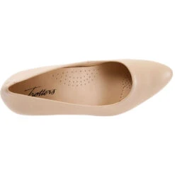 Trotters Kiera Heel Nude Leather (Women's) 8 Trotters Kiera Heel Nude Leather (Women's) -Dansko Shoe Store Trot.Kie .4