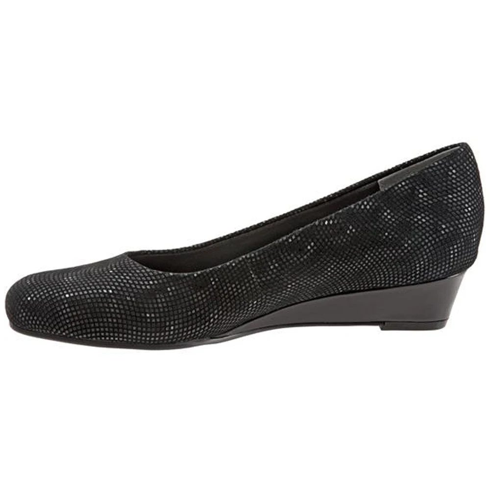 Trotters Lauren Black 3D Patent Suede (Women's) 2 Trotters Lauren Black 3D Patent Suede (Women's) - Image 2